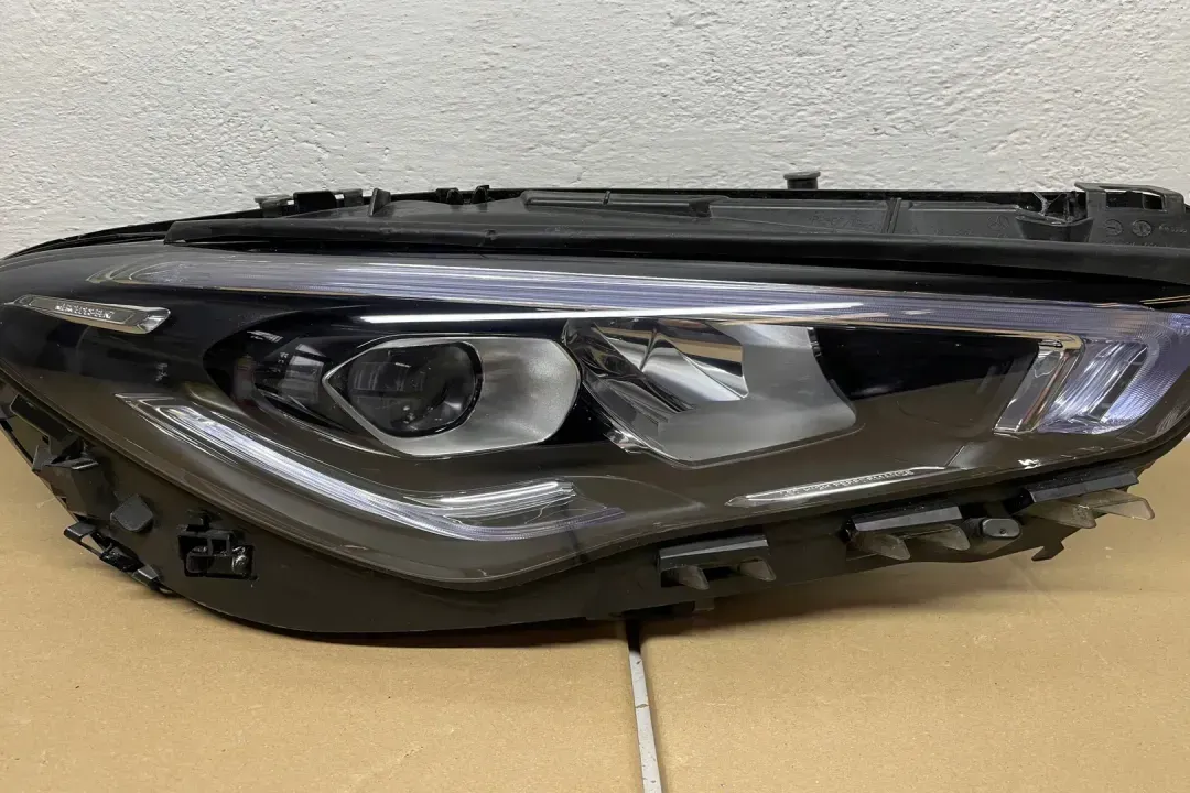 a2579062400   headlight
